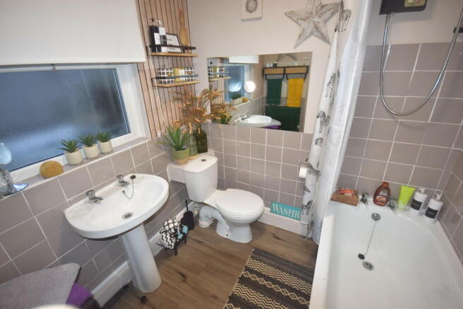 GROUND FLOOR BATH...
