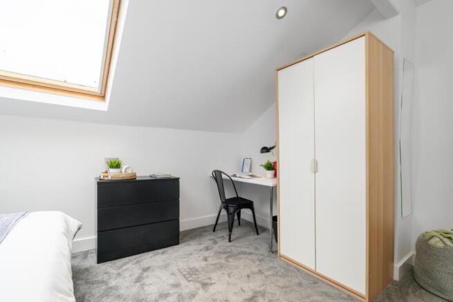 8 bed House to rent Image 11