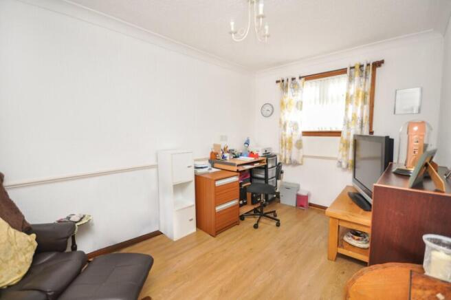 Bedroom 5 / Office