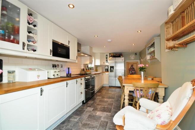 Kitchen/ Breakfast Room