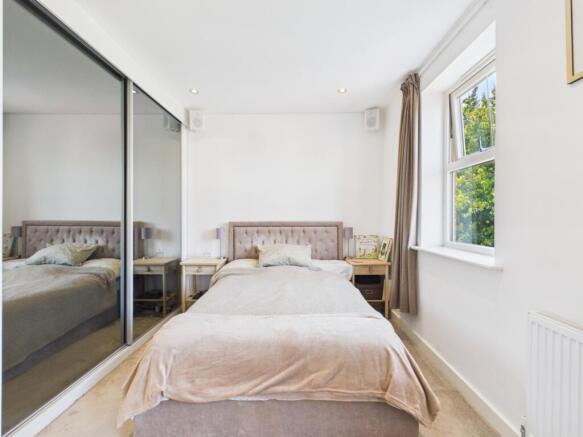 4 bed Detached for sale Image 10