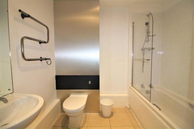 2 bed Apartment to rent Image 6