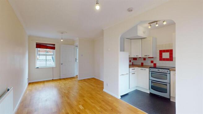32 Glendower Court, Living, Dining Room 2.jpg