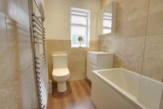 EN SUITE BATHROOM