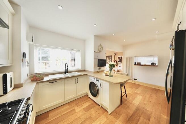 3 bed Semi-Detached for sale Image 7