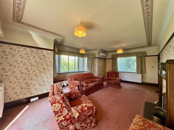 4 bed Detached for sale Image 8