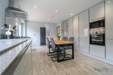 Twickenham Glen, Halfway, Sheffield, S20