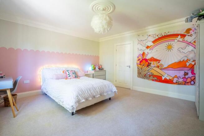 6 bed Detached for sale Image 5