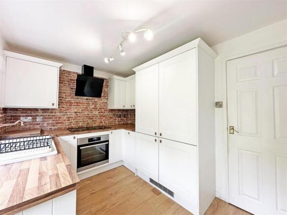 4 bed Detached for sale Image 5
