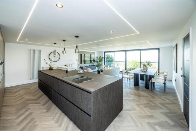 4 bed Detached for sale Image 10