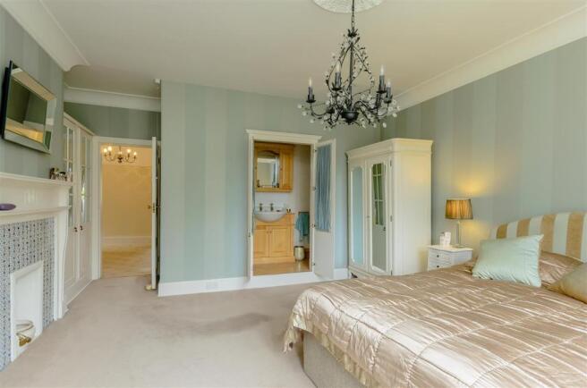 8345664-interior31.jpg