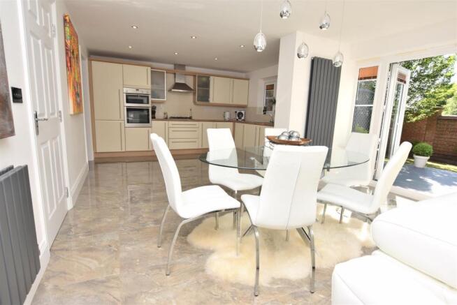 Superb Open Plan Living Kitchen