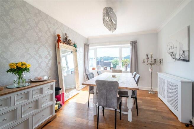 5 bed Semi-Detached for sale Image 5