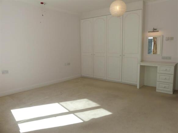 2 bed Apartment to rent Image 10