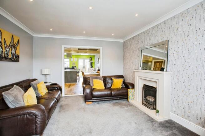 3 bed Semi-Detached for sale Image 11