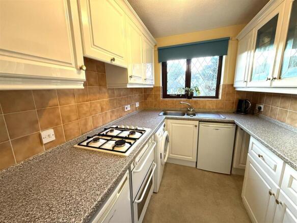 Tunstall Way, Walton, Chesterfield photo 3