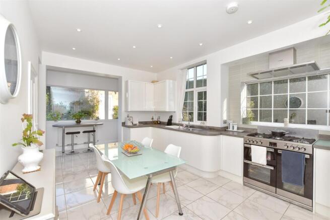 Kitchen/ Breakfast Room