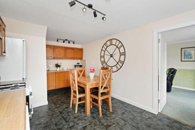 29 Drum Avenue, Gilmerton, Edinburgh, EH17 7EF photo 4