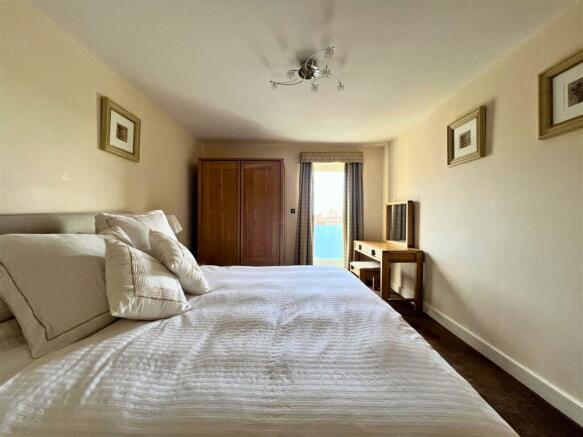 2 bed Apartment for sale Image 9