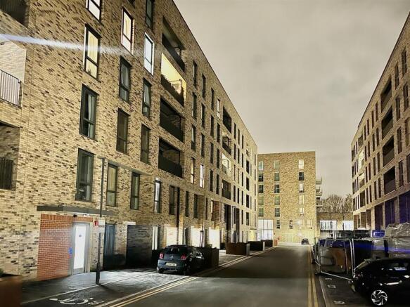 Property to rent in Beckton - Barrain London