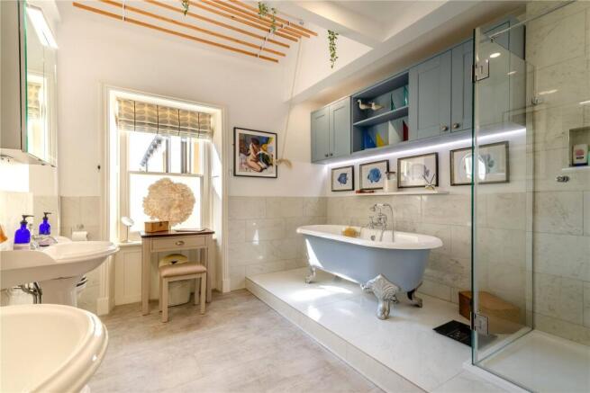 5 bed Terraced for sale Image 11
