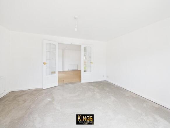 4 bed Detached for sale Image 8