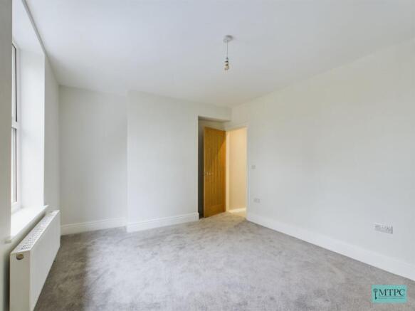3 bed Terraced to rent Image 12