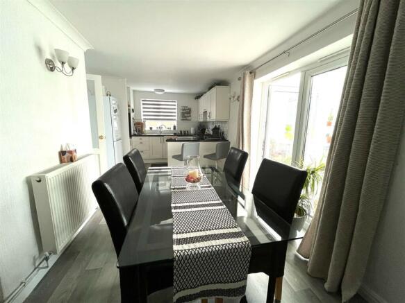 56 hardie avenue (11).jpeg