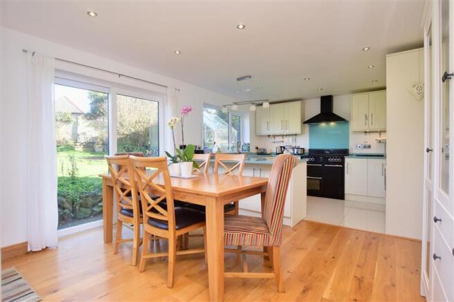Kitchen/Dining Area