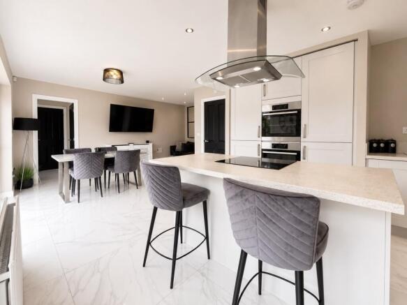 4 bed Detached for sale Image 7