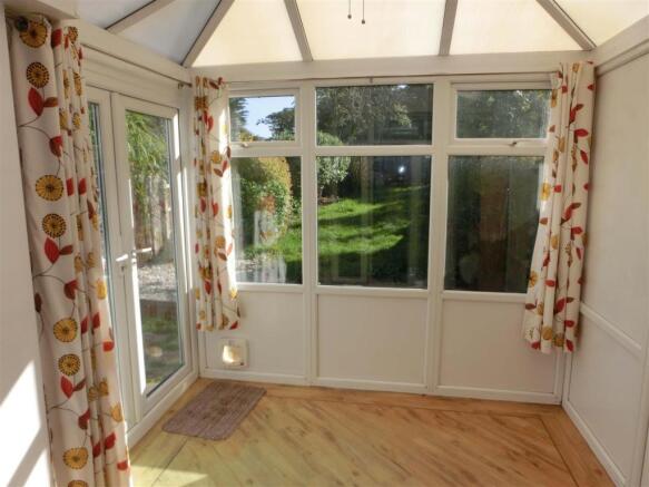 Three Oaks Road 5 Conservatory.jpg