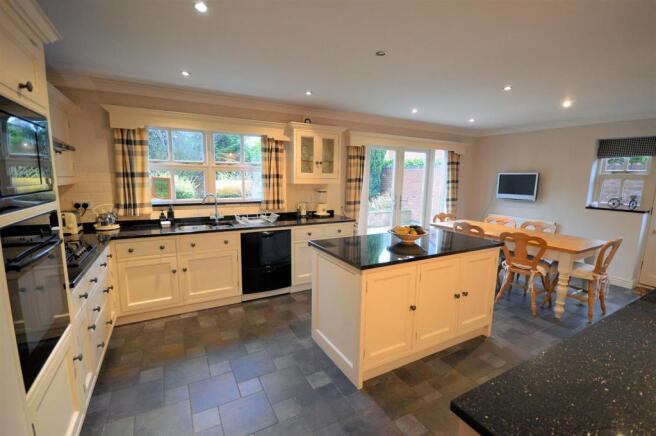 KITCHEN.jpg