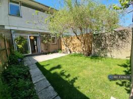 10, Kennoldes, Croxted Road, London SE21 8SS