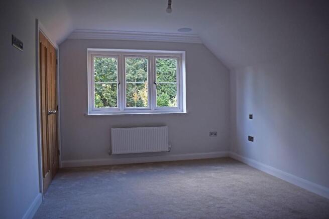 P3 57a Twatling Road, bed 2b.jpg