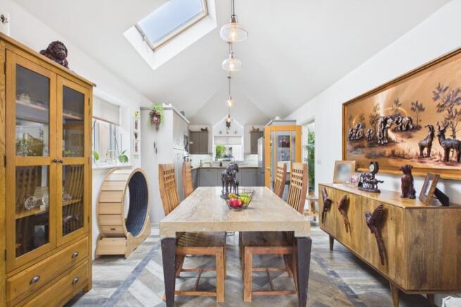 EweMove - Spalding - River Bank - Kitchen Dining R