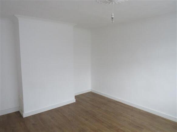 3 bed Terraced to rent Image 6