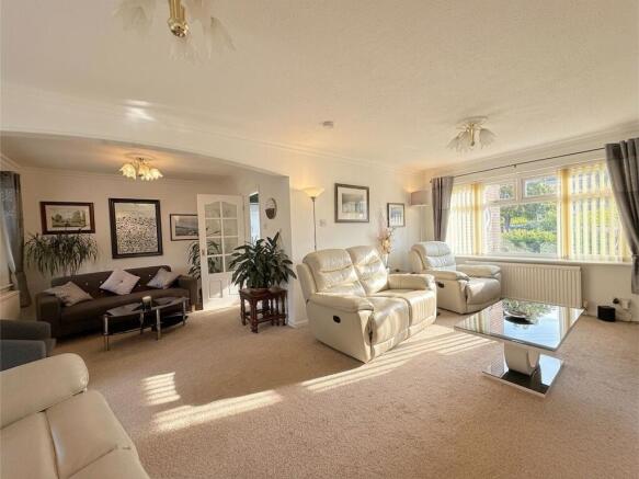 5 bed Detached for sale Image 10
