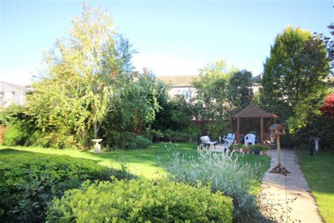 COMMUNAL GARDENS