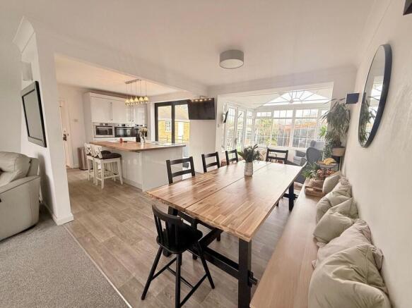 7a26970b-f6e2-402...