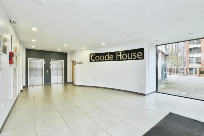2 bed Flat for sale Image 7