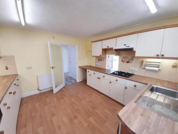 Kitchen 1 new.jpg