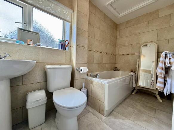 2 bed Bungalow for sale Image 8