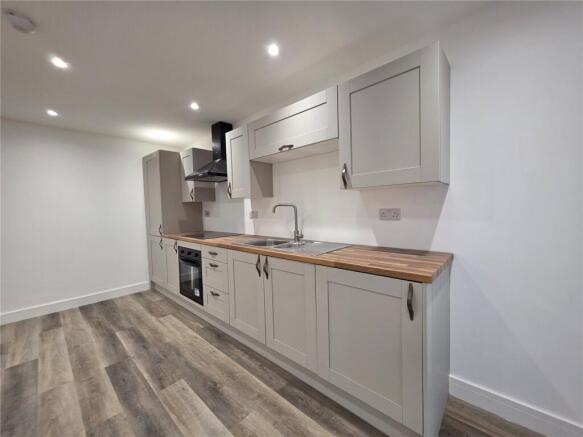 3 bed Apartment to rent Image 5