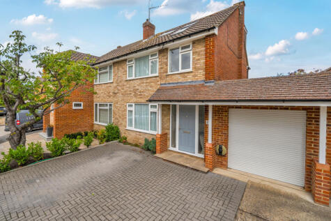 Fullerton Way, Byfleet, KT14