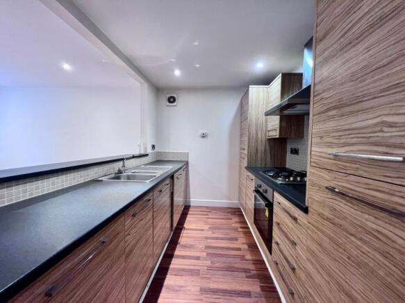 2 bed Flat to rent Image 4