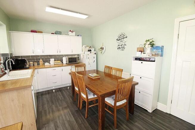 4 bed Semi-Detached for sale Image 6