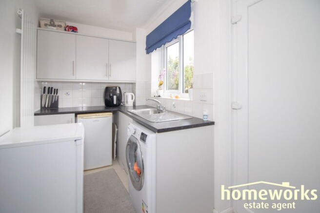 Willow Road, Scarning, Dereham, NR19 2UN photo 4