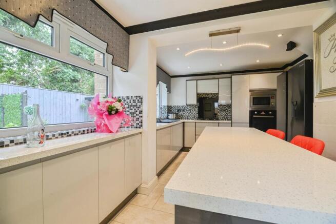 3 bed Detached for sale Image 7