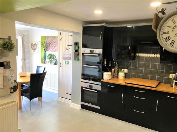 Kitchen/Breakfast...