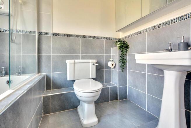 Bathroom_2.jpeg